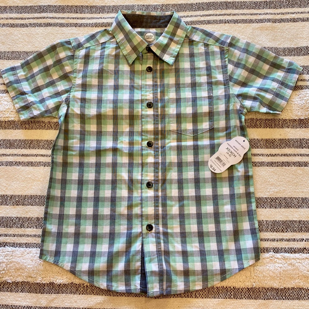 Boy’s size 4/5 button down collared shirt. NWT!